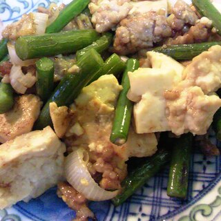 豆腐とニンニクの芽のひき肉炒め